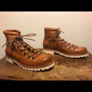 Nwot never worn rare Frye hiking boot.